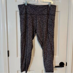 Athleta | Salutation Stash Pocket Tight, Size 2X, Black, Grey & White Print- EUC